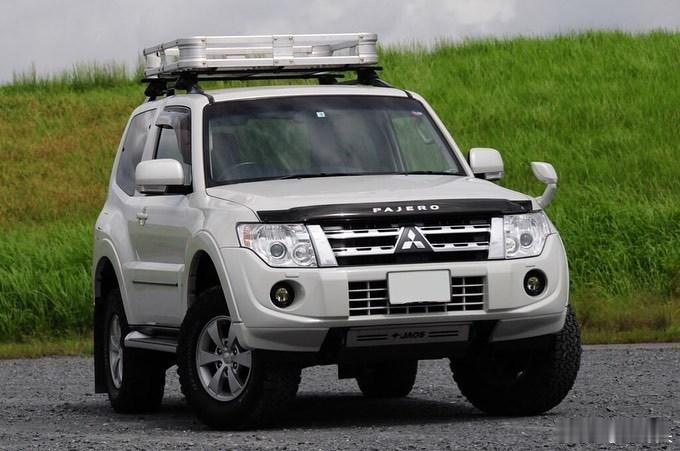 帕杰罗  三菱純正短轴帕杰罗V83w，16x7J，ET38.倍适登减震。paje