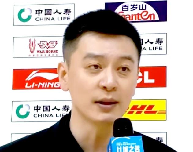 大胜广东后，杨鸣赛后采访看似随意的一段话，让杜锋汗流浃背，以其人之道还治其人之身