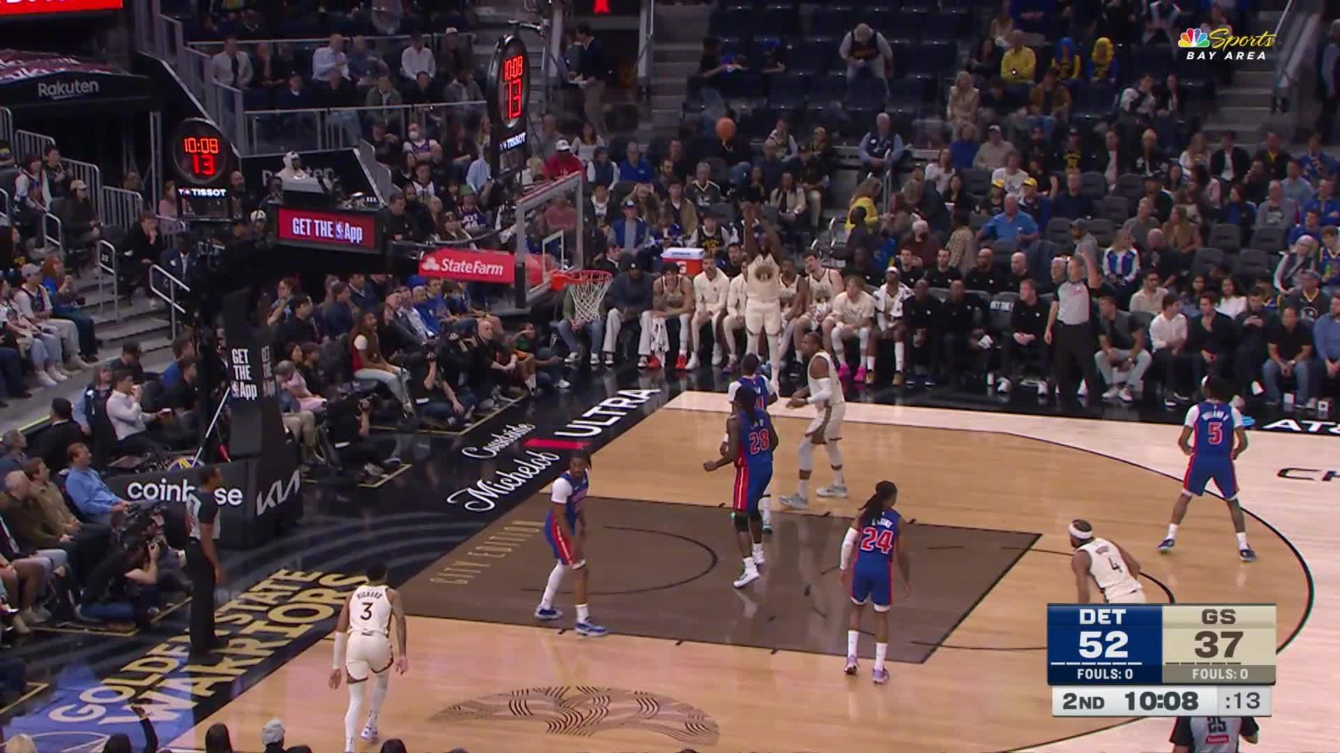 格林目前已命中四个👌分，拿下15分！活塞vs勇士