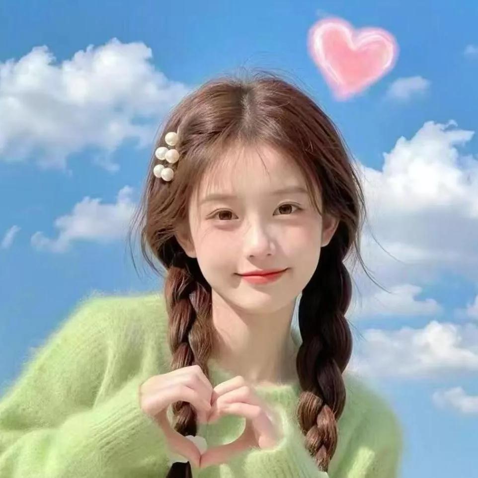 阳光下的甜美女孩，比心传递爱意💖✨少女感笑容 少女感微笑女孩 甜系少女照 小姑