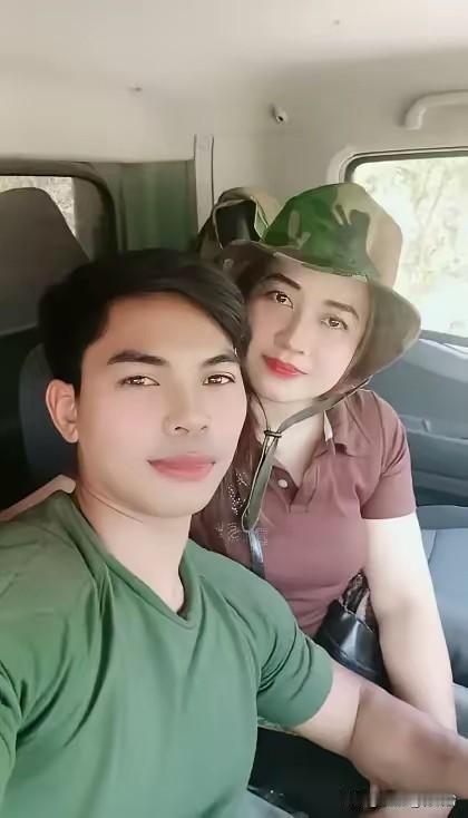 男女搭配打仗必备？柬埔寨的部队管理模式在全世界算是独一份，近日有个叫孙隆思的士兵