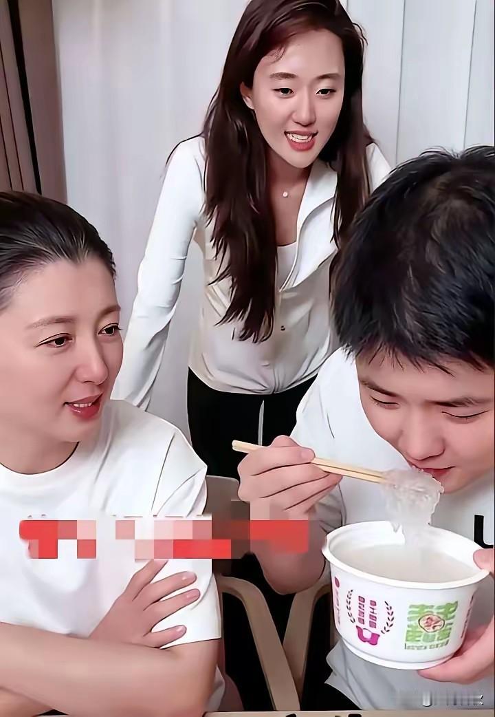 三天没吃燕窝就喊穷?
天天吃燕窝的人跟天天吃豆腐白菜的人喊穷
贫穷真是限制了我的