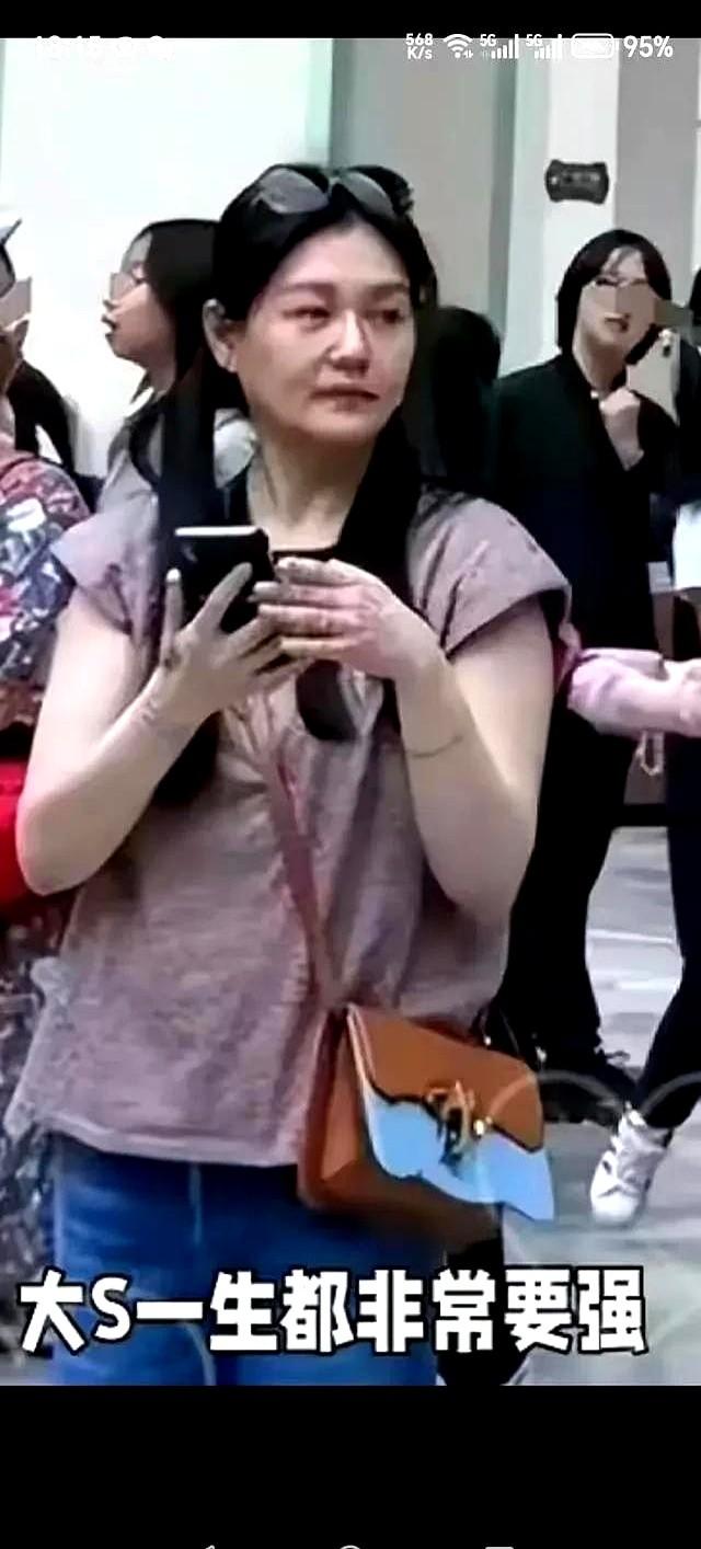小s拍了大尺度照片，拍了激情戏，竟然招呼着公公婆婆一起观看欣赏，还在节目上说公公