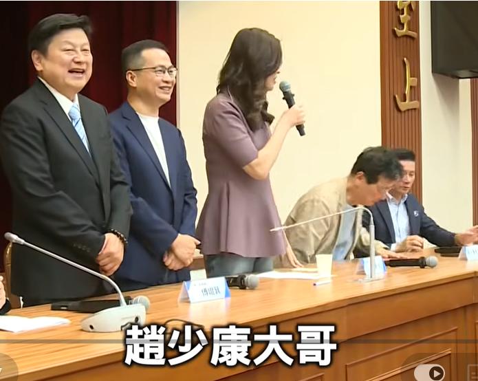 破冰了！罗智强新书发表会上，郑丽文与赵少康同台，一声“赵少康大哥”似乎化解了两人
