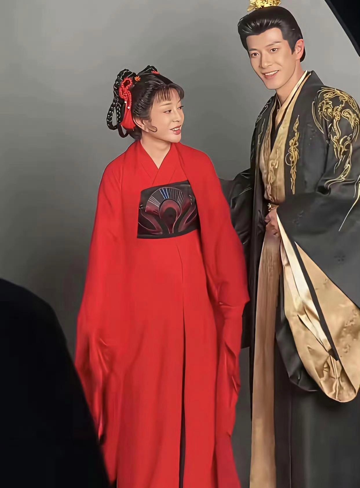 挺佩服刘晓庆的，75岁了还在坚持拍戏！比那些动不动就找替身的年轻演员好多了。 