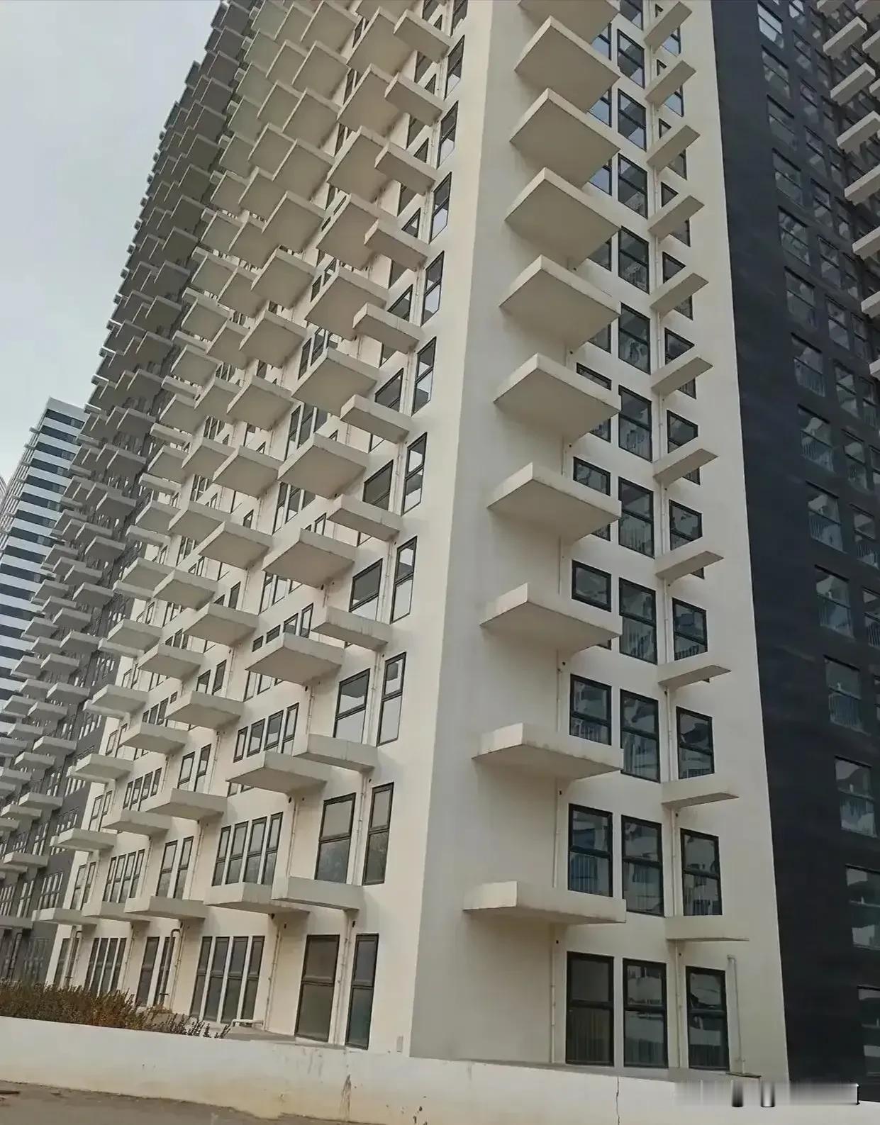 永远不要买这种看起来让人不舒服的房子！横着看，吓死人#住楼房的糟心事#