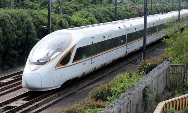 美国说：全面封锁中国，让他们永远做奴隶。毛主席说：“封锁吧，封锁吧，再封锁十年八