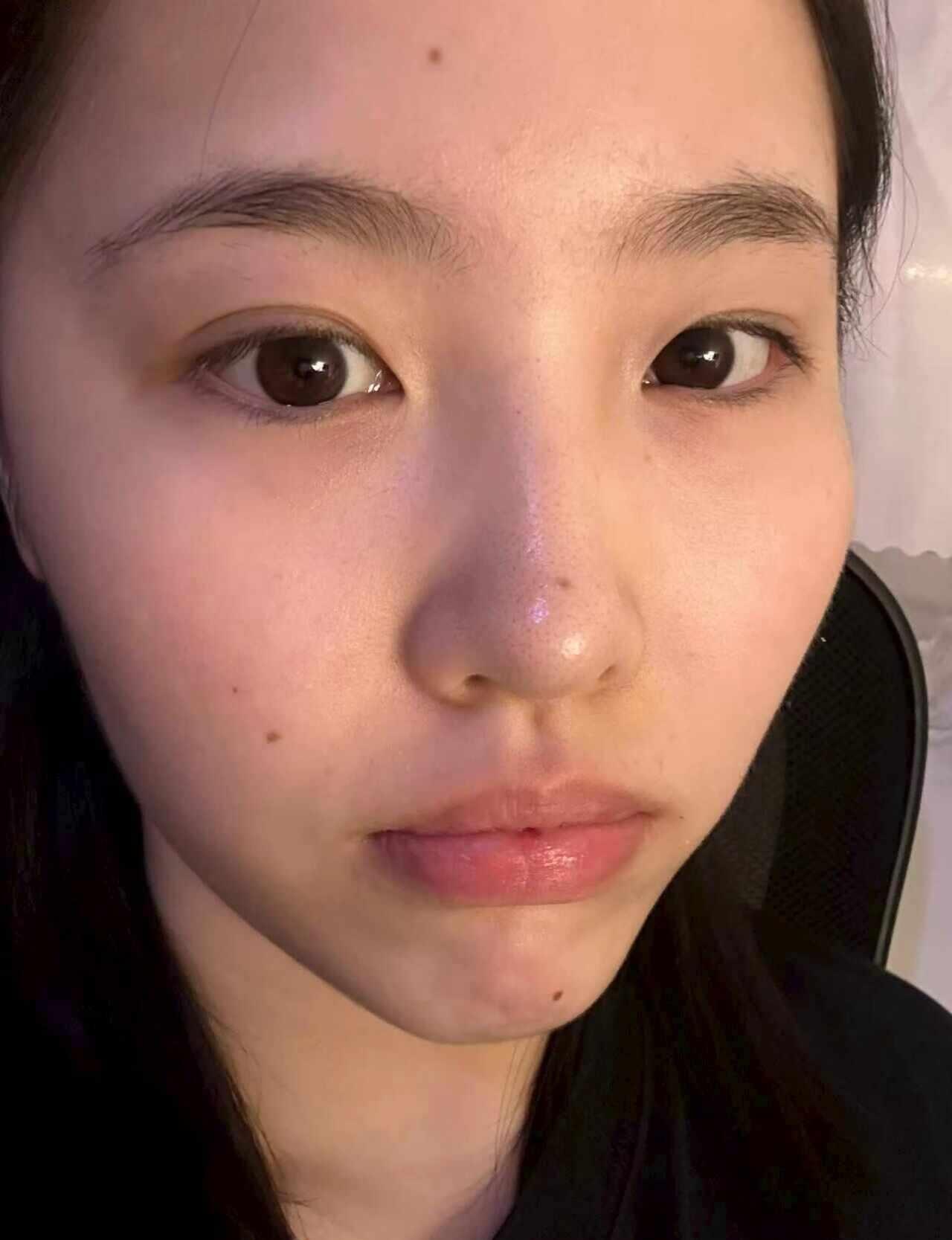 对自己最温柔的告白
放了一缸热水，倒了浴盐，整个浴室都是薰衣草的味道。沉进水里，