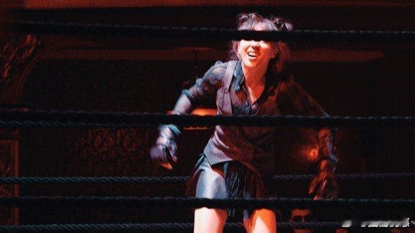 窦靖童新剧一拳干翻200斤壮汉 谁还没看窦靖童新剧里这段打戏？200斤壮汉被她一