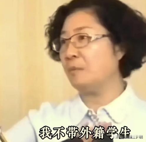 中医教授韩学杰公开说自己不带外籍学生，被指责没有气度。可她说出真相后，却让人直呼