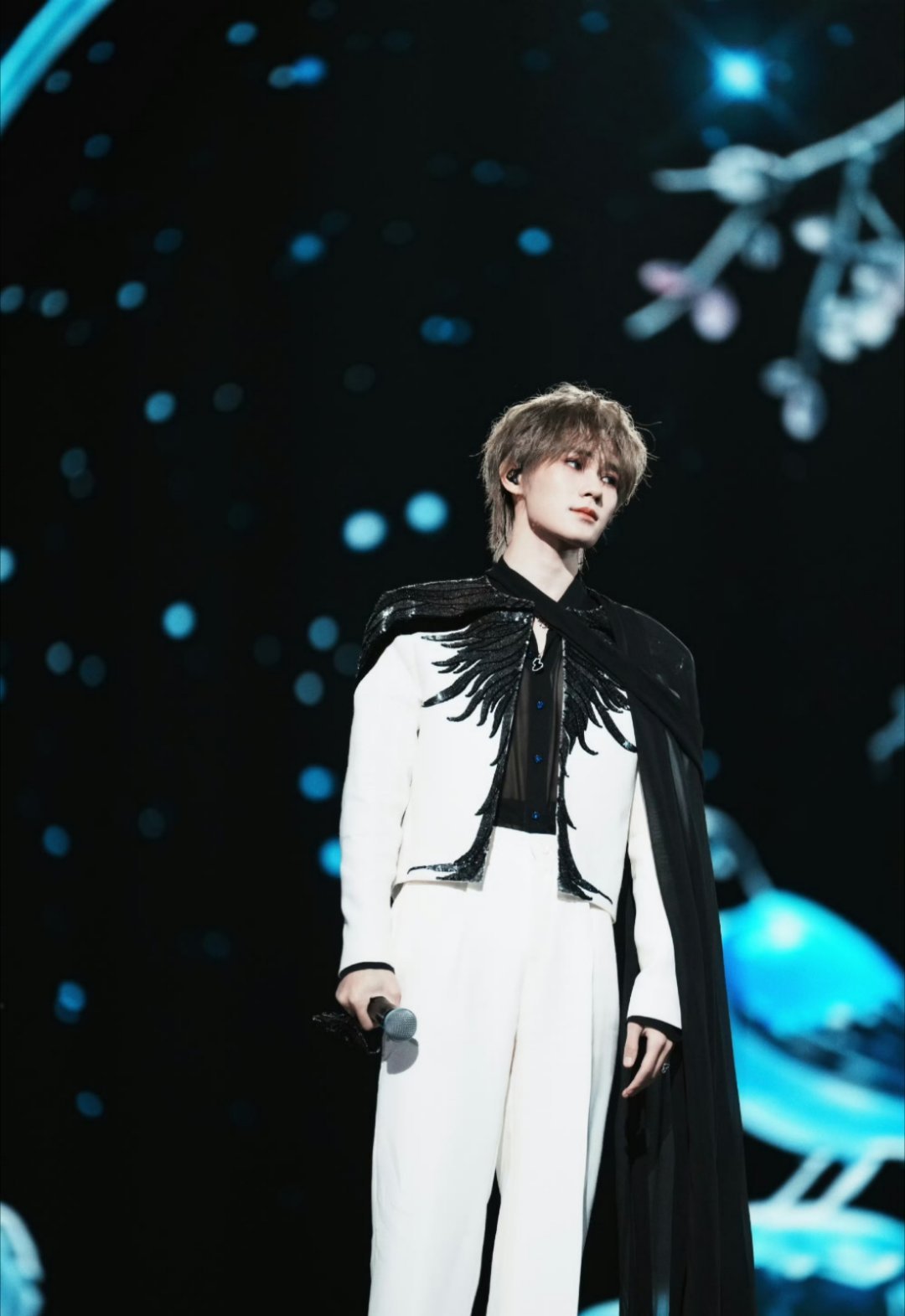 “我用情付诸流水 爱与不爱可悲”听张真源唱歌是最幸福的事😭你最棒了 