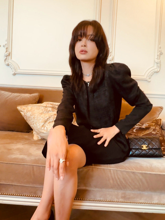 #辛芷蕾 蕾的眼睛就是尺# 蕾的眼神如同精准的尺子，把情绪都测量得明明白白！看贾
