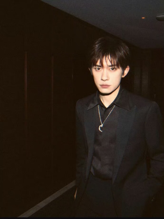 娱乐易烊千玺氛围感男头易烊千玺微分碎盖易烊千玺微分碎盖，爆款男头就这样轻松产出 