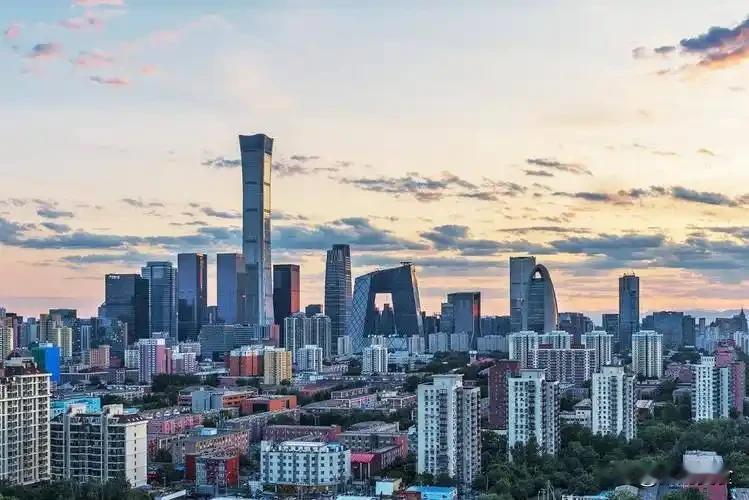 北京楼市开始离谱了！西城区德胜学区板块从17.8万变成13.1万
 
作为北京顶