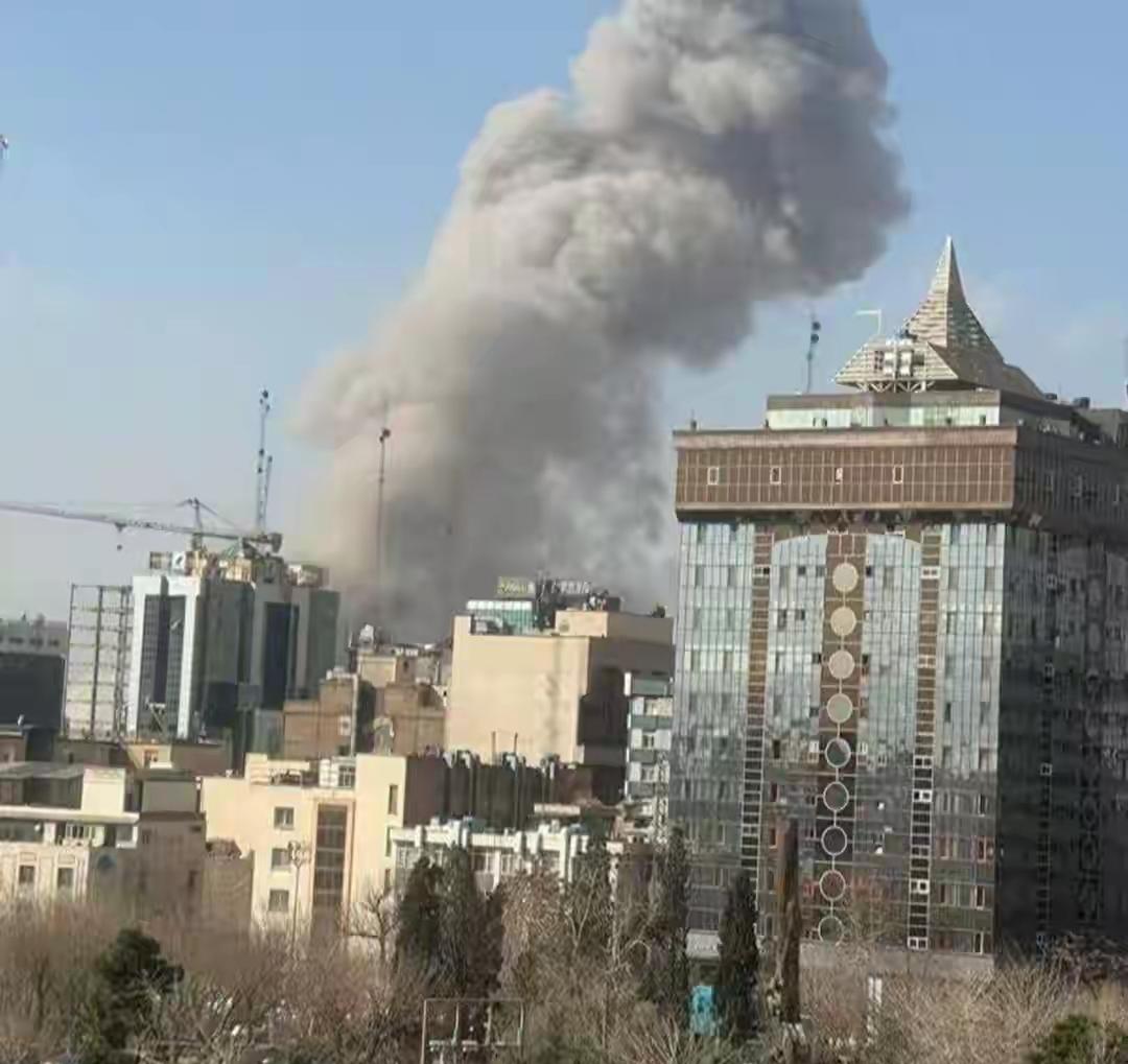 伊朗越打越猛，多座美军基地遇袭，数百名美军伤亡？特朗普急了