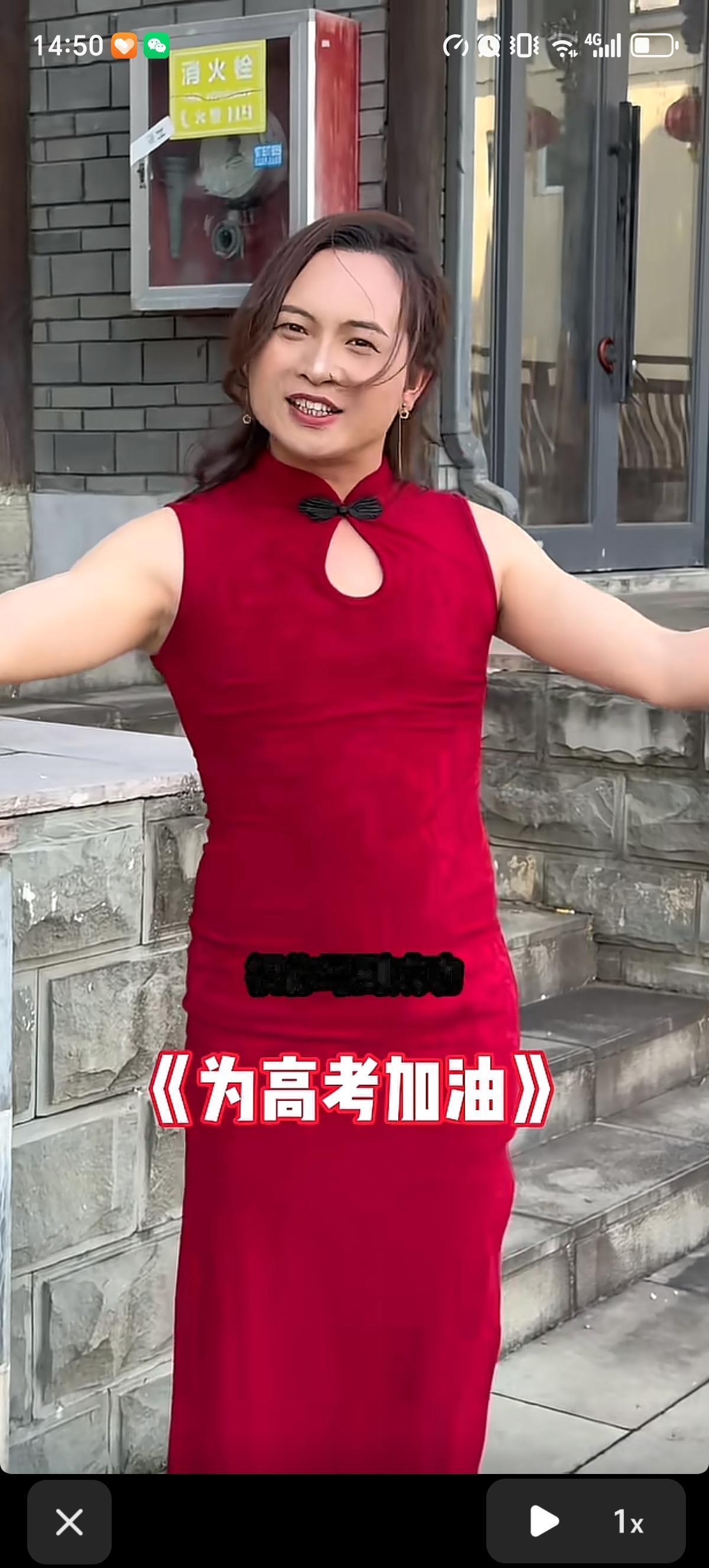 被小油花惊艳到了，愣是用一马平川的身材穿出了旗袍的女人味。一枝梅、小油花、小敏敏