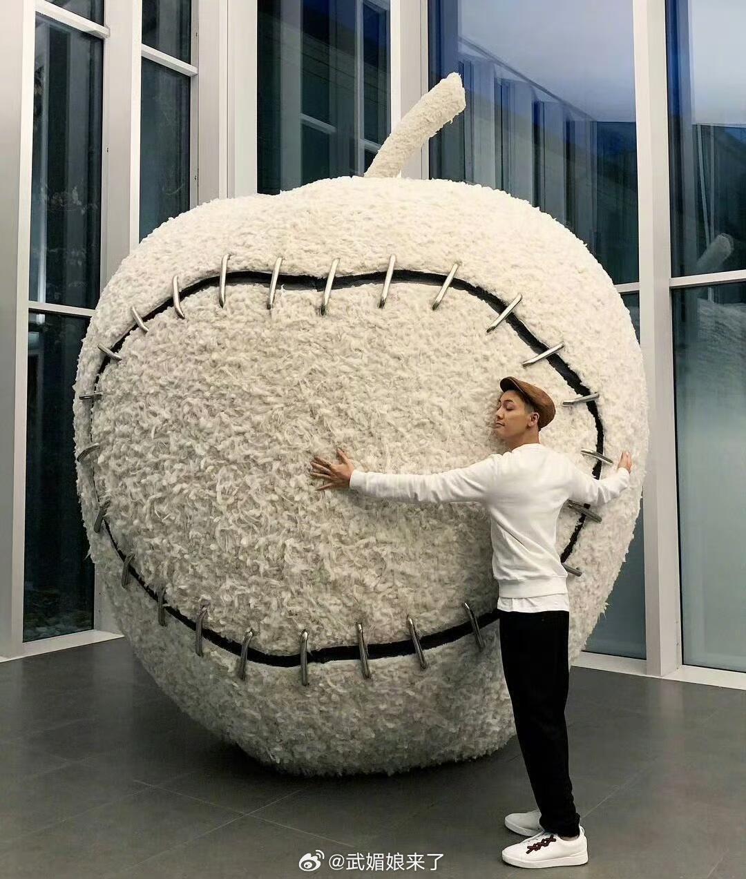 2018vs2026，同一个地点，陈伟霆好像更帅了 