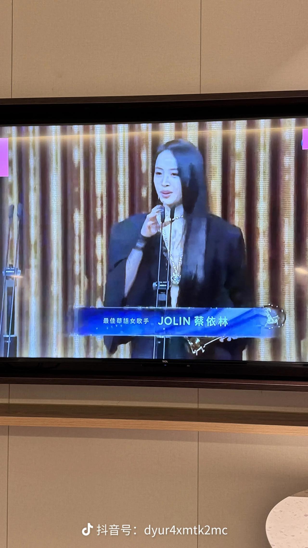 金曲奖彻底完了，华语乐坛完了！！今天是金曲奖颁奖典礼，几乎没有任何水花。整个结果