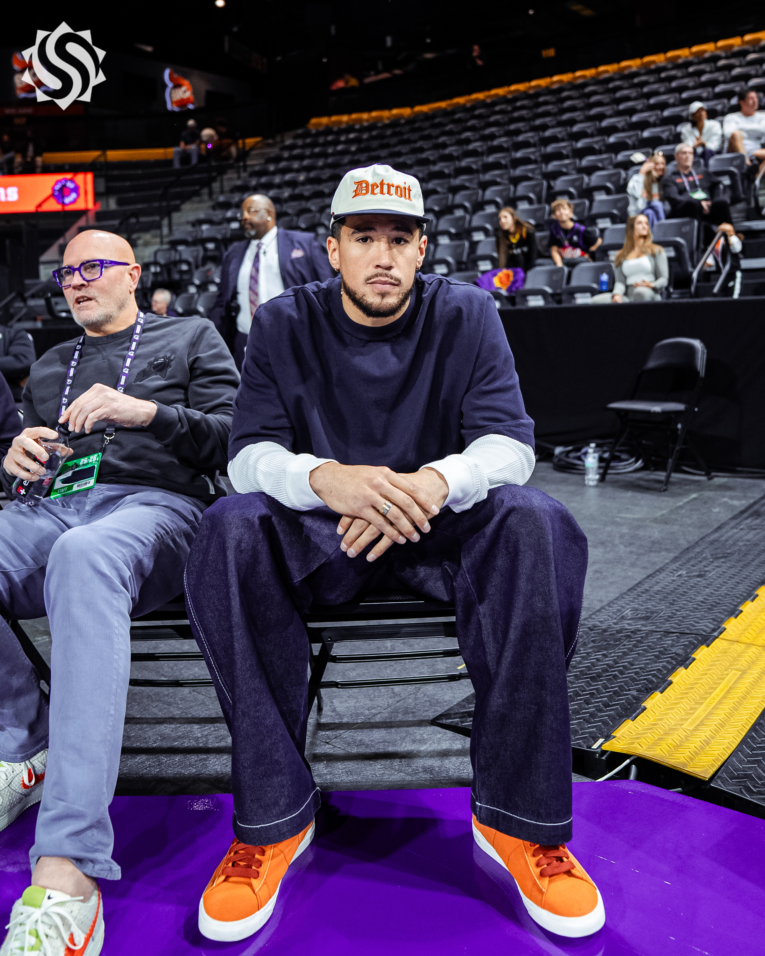 布克在现场支持山谷太阳 💜 🧡菲尼克斯太阳 ｜旭日东升