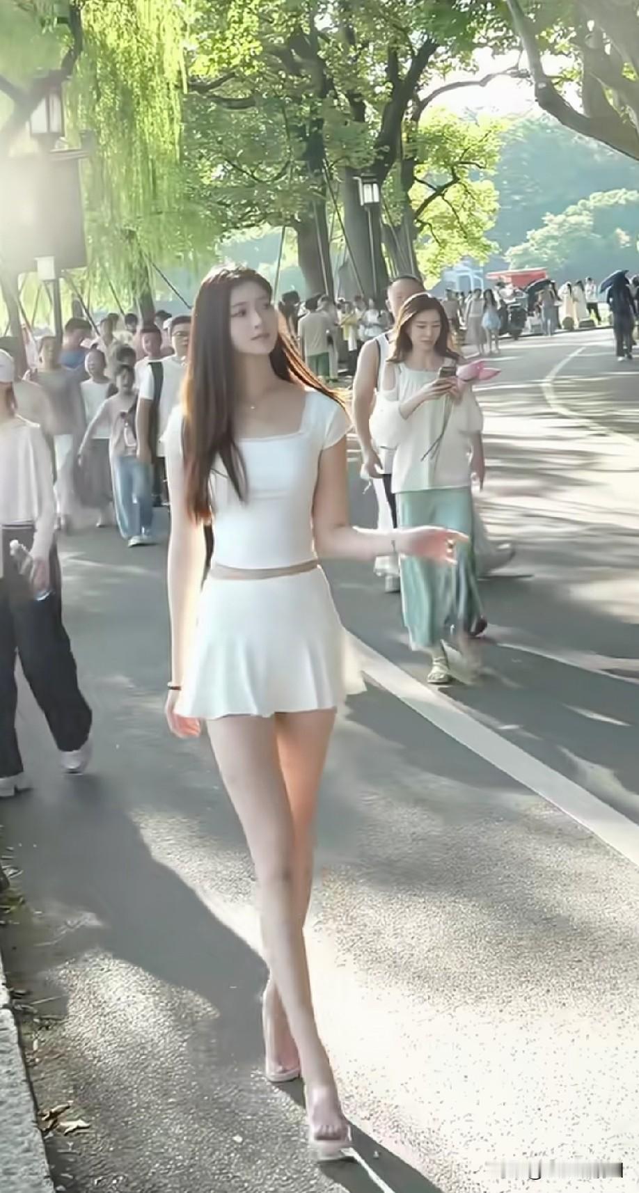 不必强求所有人都理解你的选择，三观本就各有不同。
与其耗费口舌去争辩，不如安静走