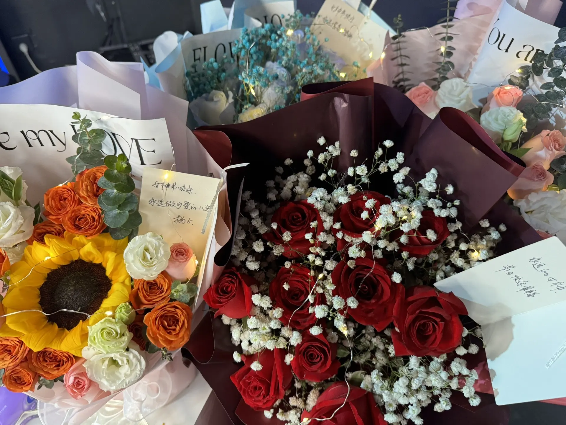 谢谢你们的祝福也祝美女们节日快乐，祝宝宝们每天开心，越来越美越来越幸福