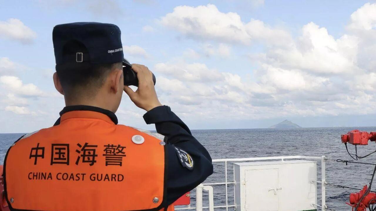 中国海空力量同步巡航黄岩岛，菲律宾看明白了吗？

7月30日，中国海警在黄岩岛海