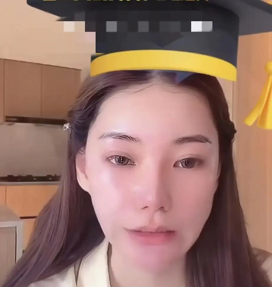 筱梅拍视频说箖箖玥儿其实是小杨阿姨一手带大，她只能给建议。
我听完直接愣住，原来