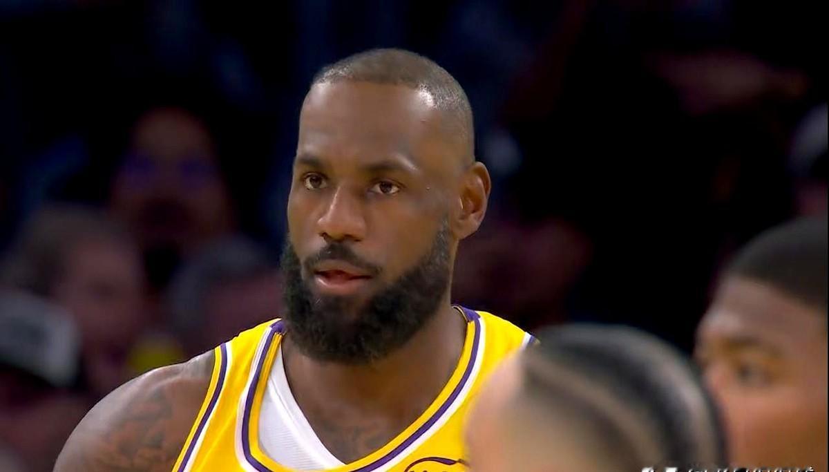 詹姆斯首节仅出手1次，这是在干嘛？

湖人对阵太阳的焦点战，首节打成31平。詹姆