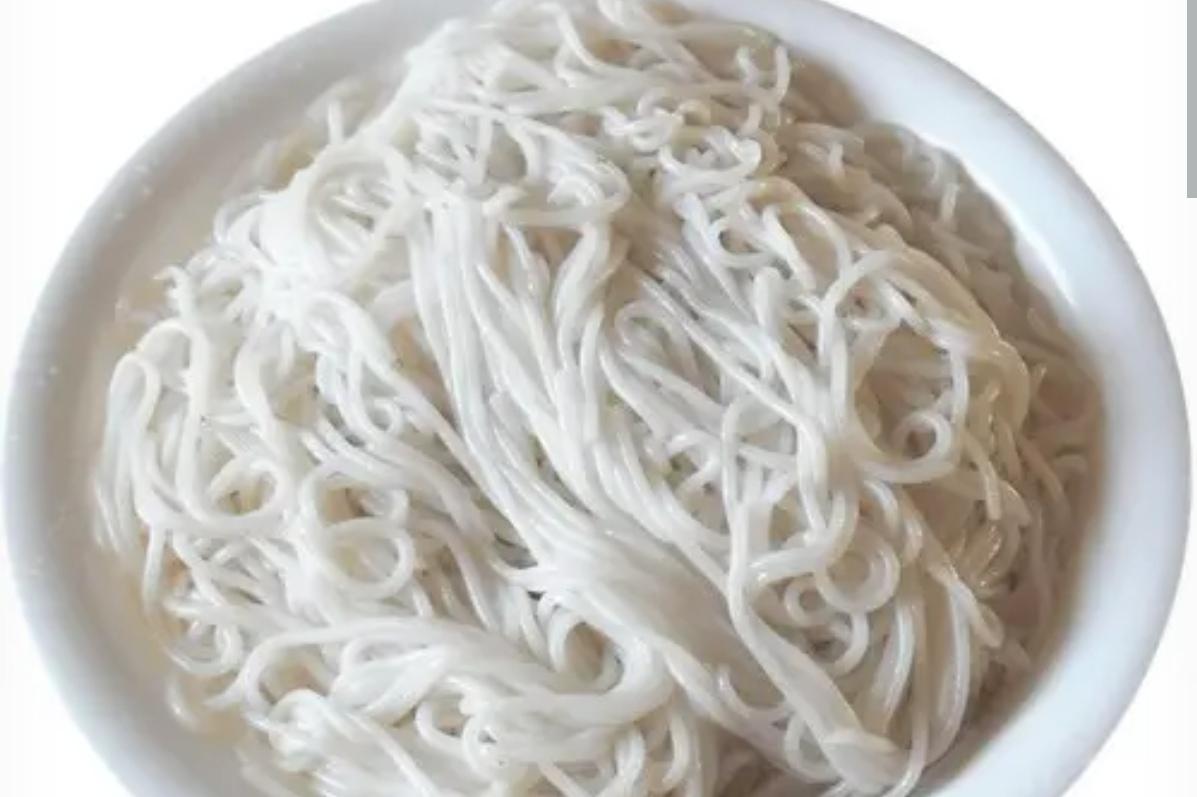 🔥急哭昆明人！酸浆米线一粉难求，记者跑遍市场真相扎心。最近不少网友吐槽买不到酸