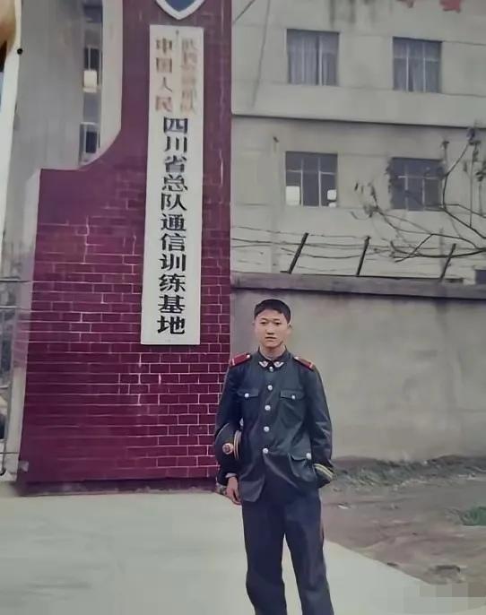 2006年，2名壮汉挟持一名18岁重庆土家族女孩。途中，女孩求助同车的武警战士。