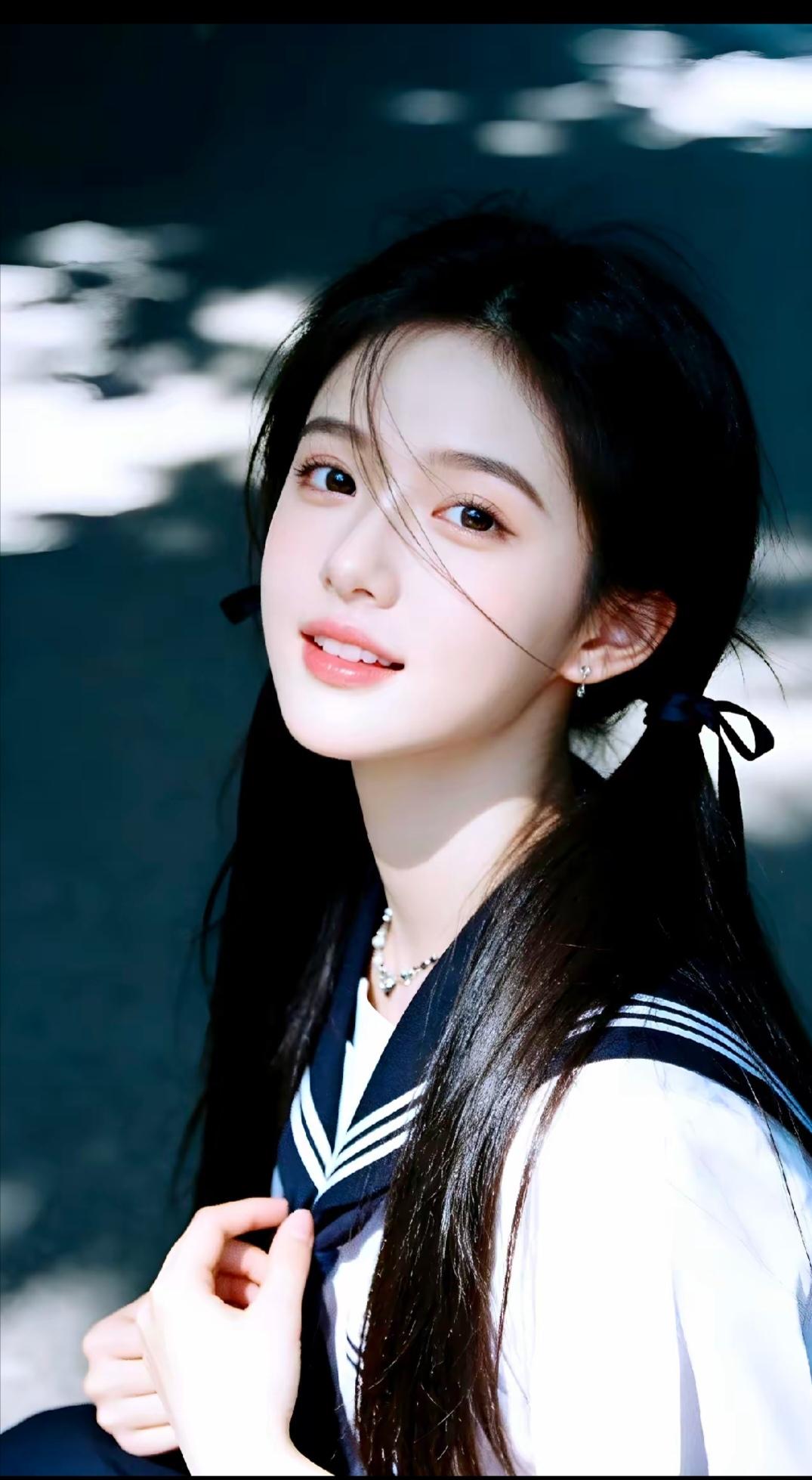 学生时代，你见过这种纯真无邪，魅力无限的女孩子吗？恐怕一眼就足够沦陷了吧[爱慕]