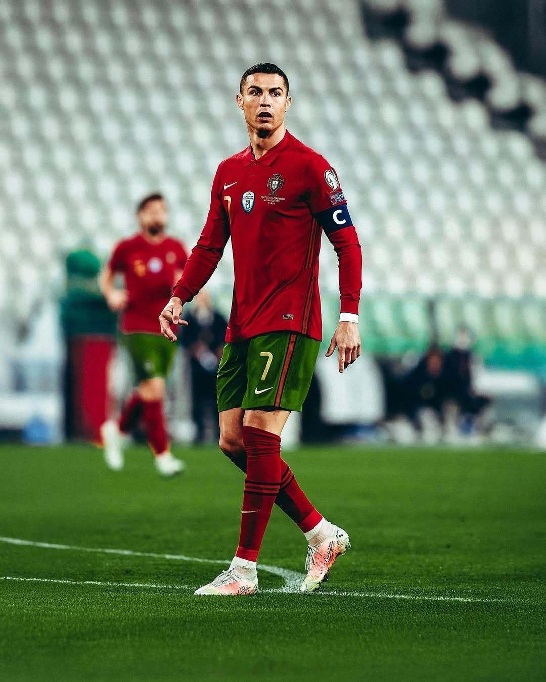 C罗[超话]   7张经典CR7 