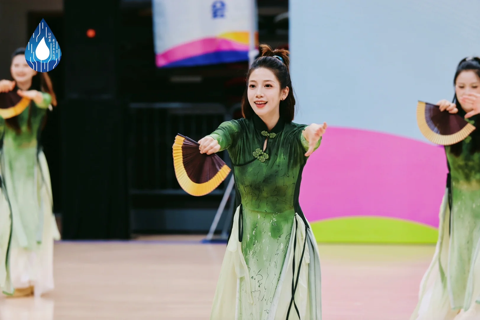 体育老师一不小心去比了个赛