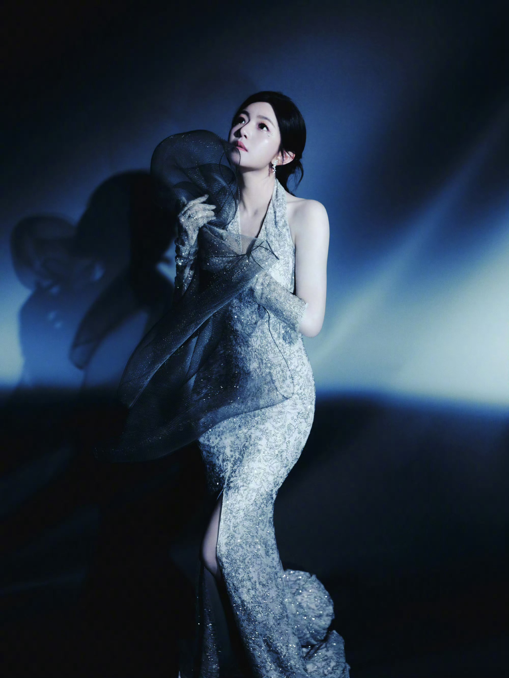 陈妍希姐姐今天超级美，不用去挪威了，我的极光在这看见极光～💙 