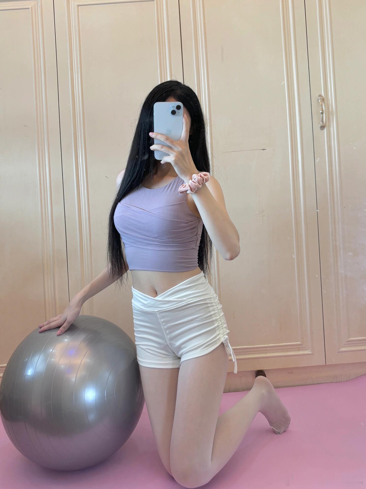 自拍 对生活比个二美女绘梦长廊