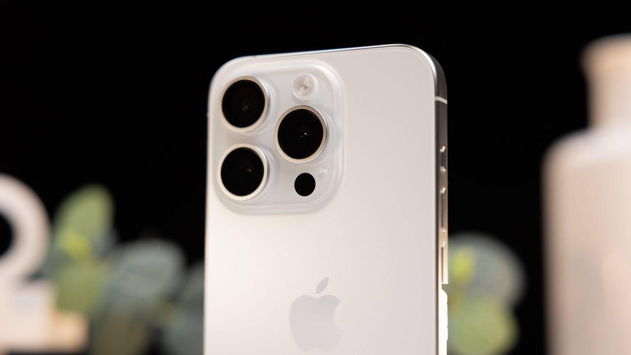 为你介绍以下释放 iPhone 储存空间的方法：

- 删除未使用的应用：在 i