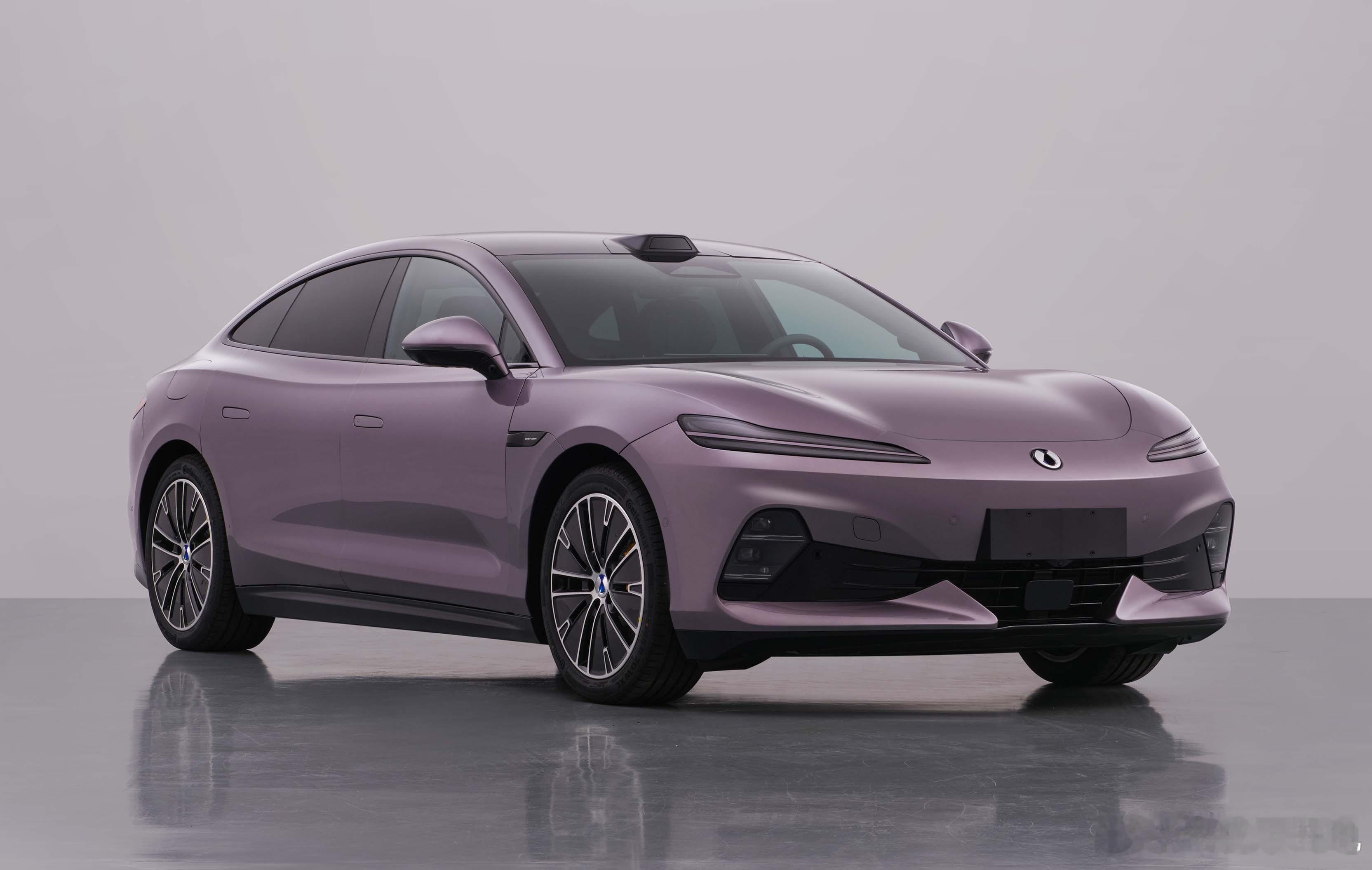 小号的腾势Z9来了，尺寸5090*1980*1490mm，轴距3025mm极速达