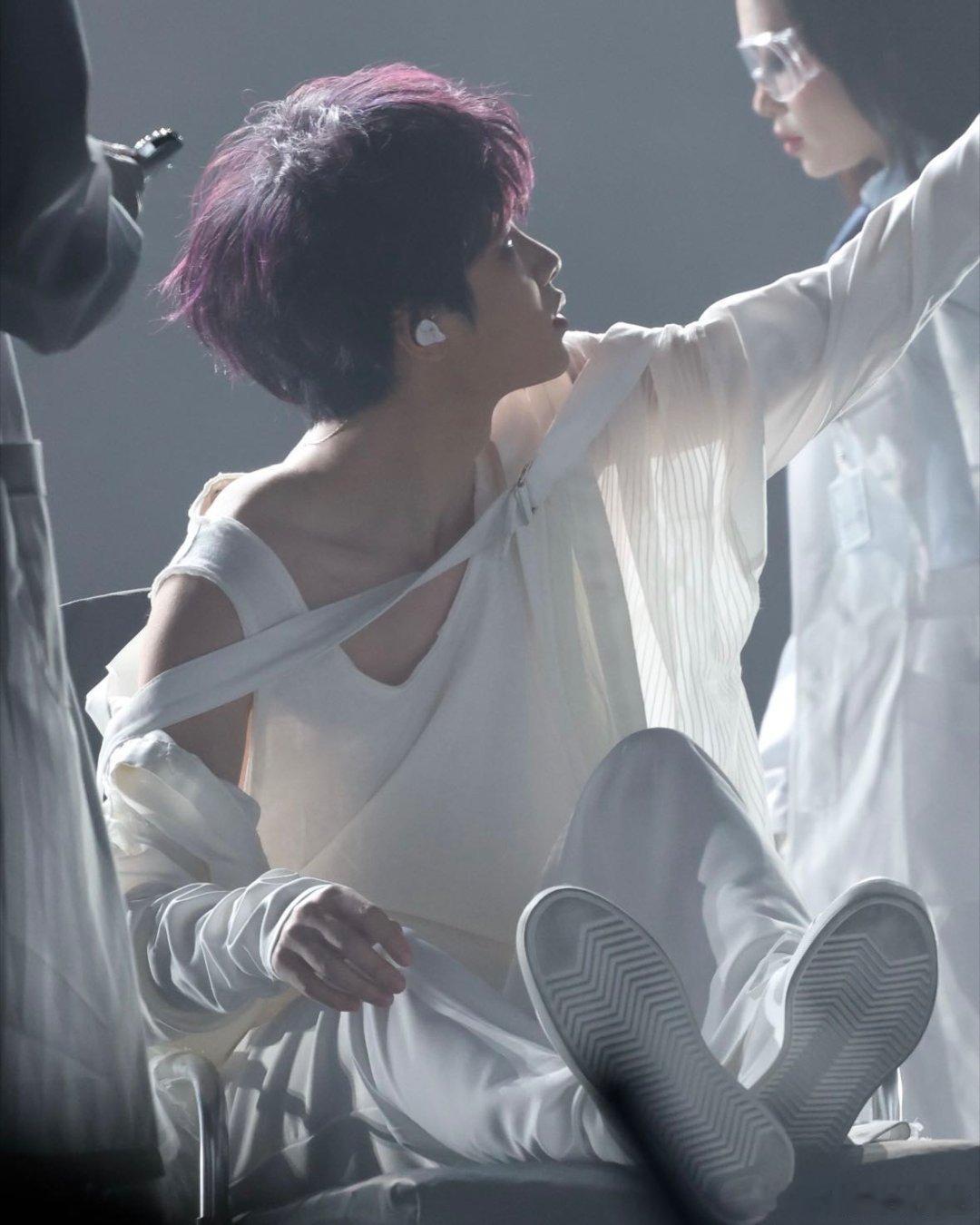 黄明昊演唱会黄明昊演唱会真的太棒了！唱歌超稳舞台氛围直接拉满，现场互动更是诚意满