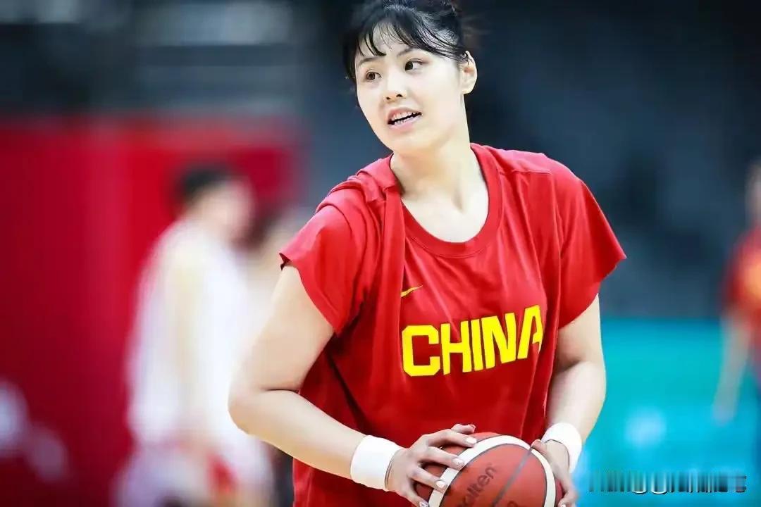 中国女篮在未来能否战胜美国女篮? 先泼个冷水，现在中美女篮的硬实力差距其实还摆在