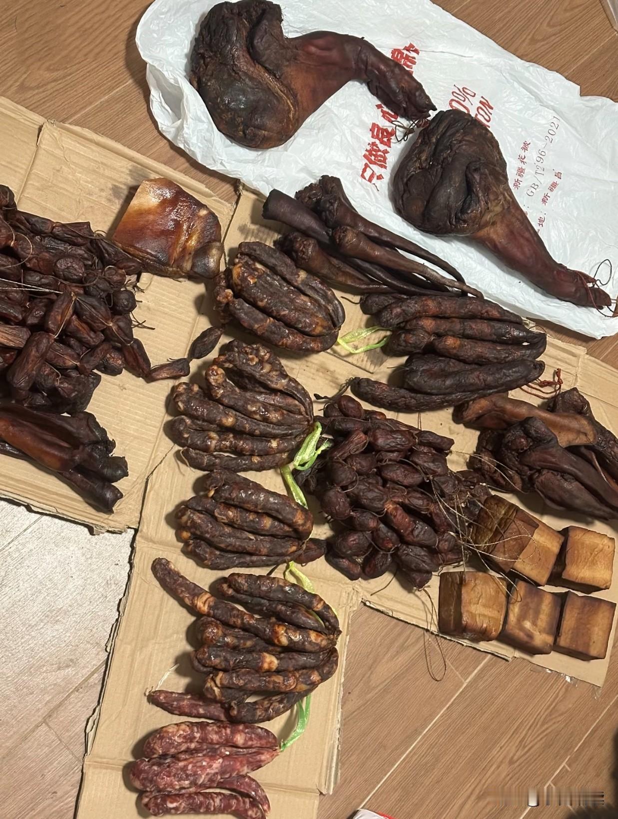 今年春节在媳妇娘家过年，临走时丈母娘说给我们带了一些腊肠、腊肉回深圳吃，没想到拿