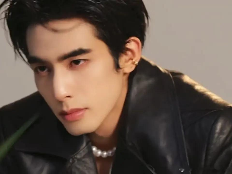 宋威龙GQ香港，一人四封。Another Man 开年 、ELLEMEN Tha