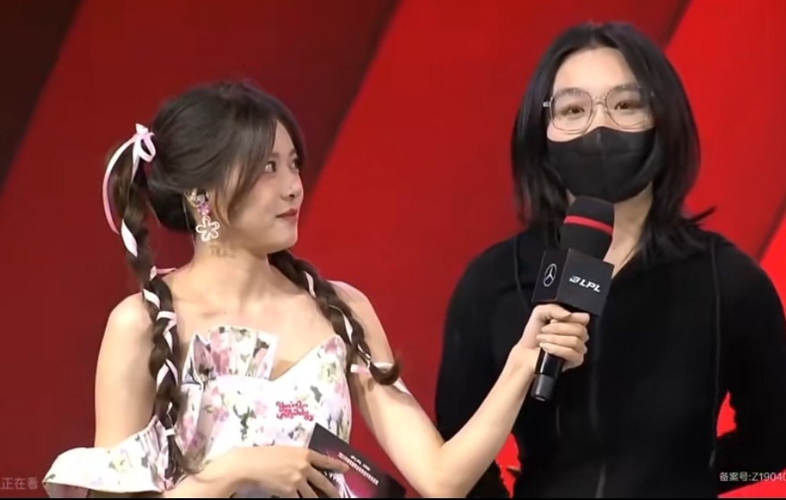 【“KPL”粉丝勇闯LPL】[兔子][兔子]昨天LPL在EDG对战WB的比赛结束