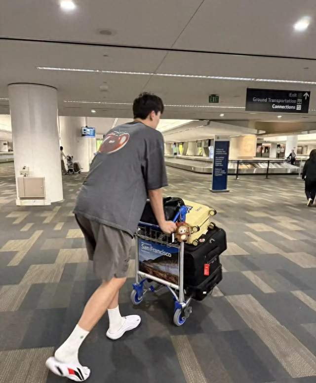 挥别故土飞抵西海岸，杨瀚森正式重返波特兰投入开拓者合练