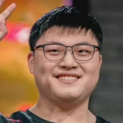 Uzi在直播中谈及家庭开支时曾表现出节俭态度，称有了孩子后花钱更为谨慎，但随后其