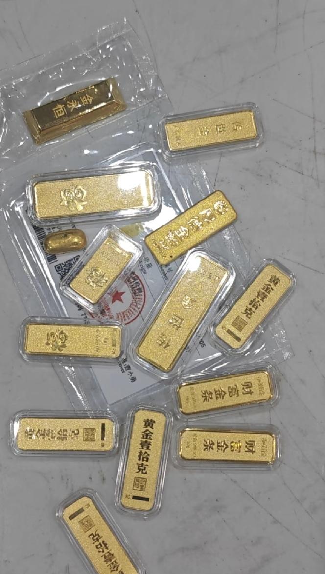 近8个月，黄金价格变化：

1. 1月：1685元/克
2. 2月：1576元/