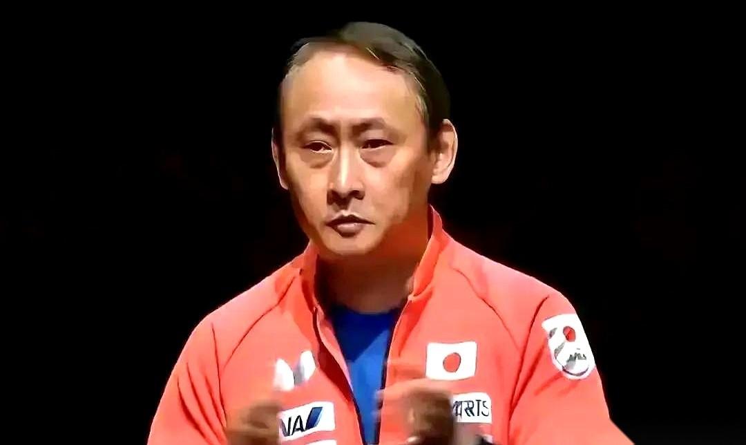 全运会的领奖台上，两个男人并肩站着，脖子上挂着同一块铜牌。
一个叫陈龙灿，一个叫