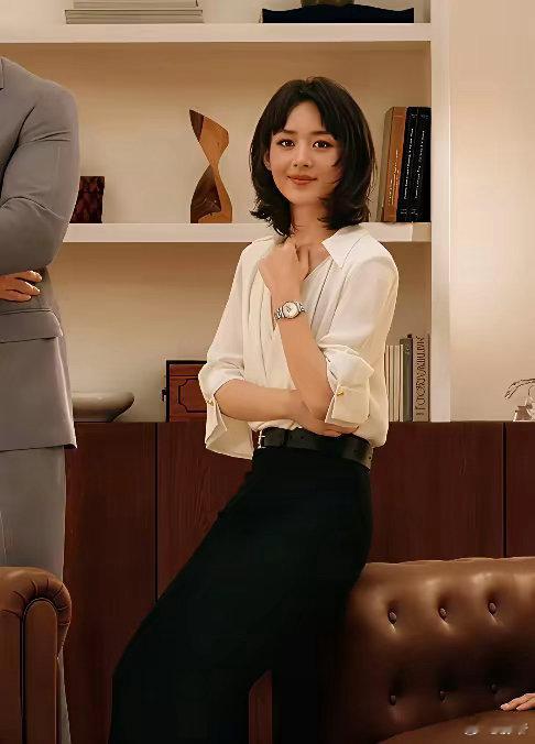 赵丽颖这事儿，  问题真的很大，  明眼人都能看得出来，问题不在她一个人身上，整