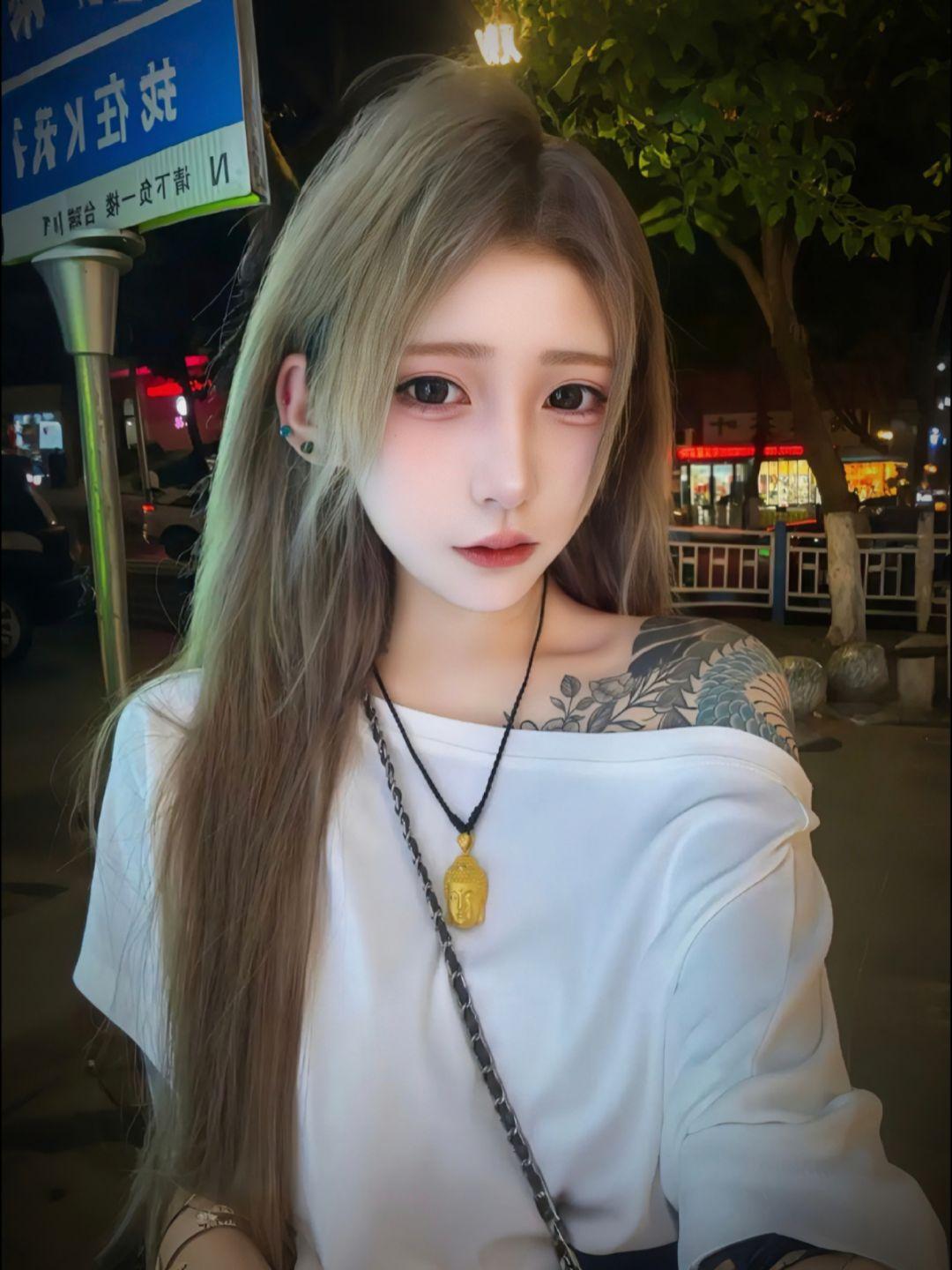 非要长得好看吗 花臂给你当枕头不行吗