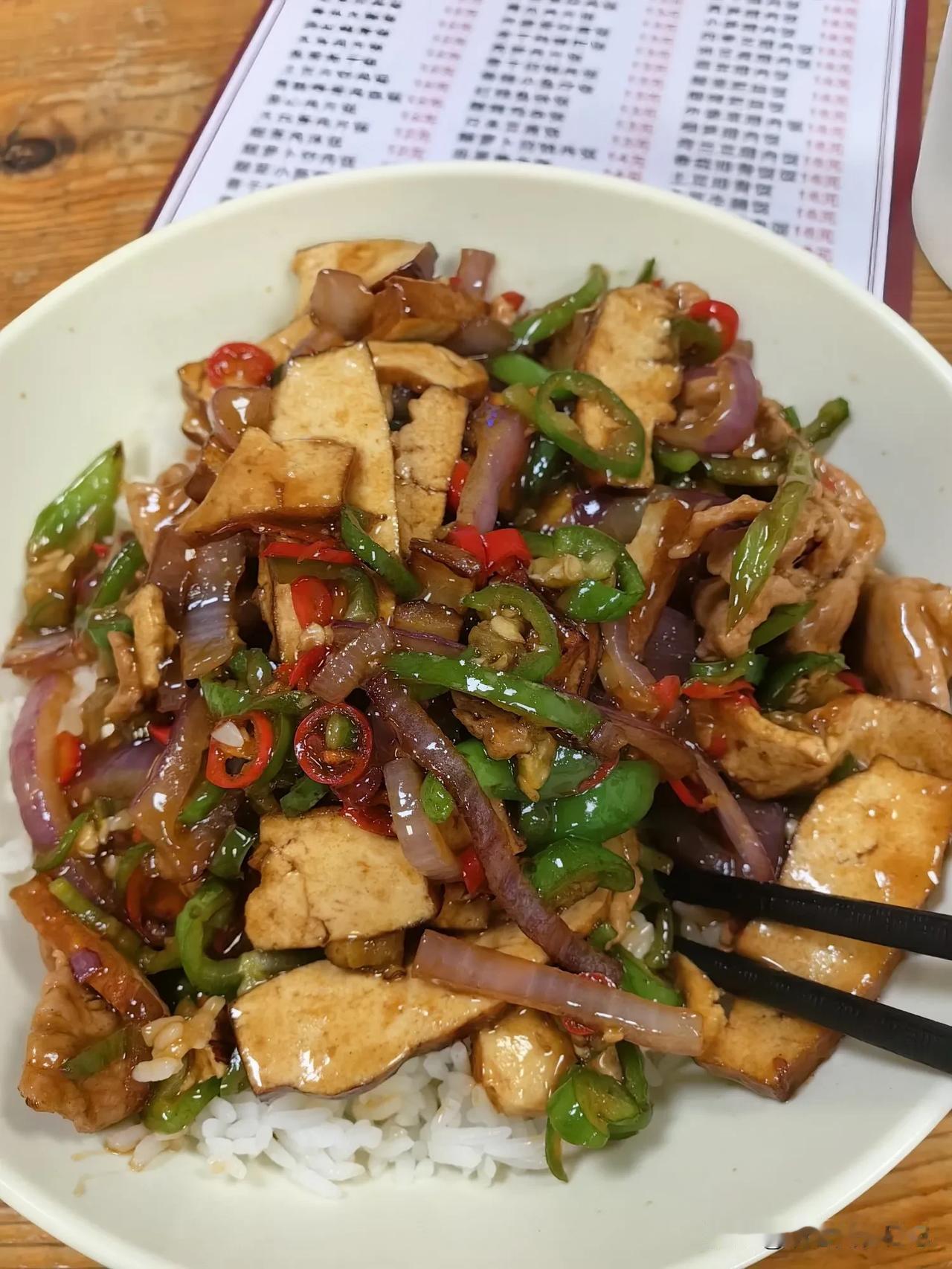 #秋日生活打卡季#打工人的晚餐，秋天的第一顿木桶饭，看着可还行…