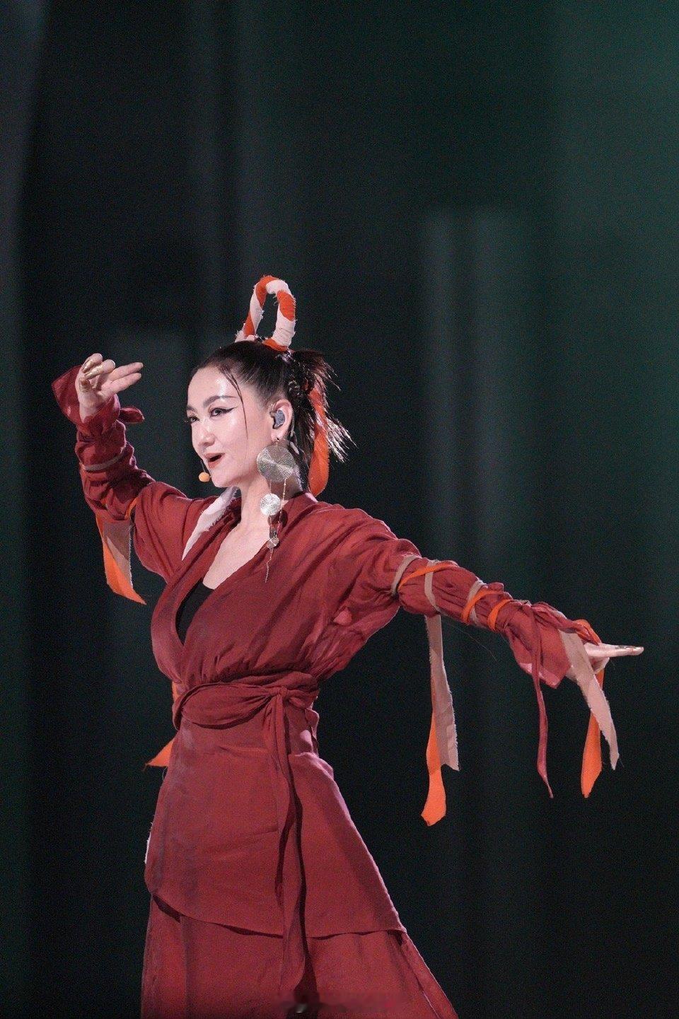 者来女发文感恩谢娜齐思钧乘风2026者来女发文致谢众人，重点感谢谢娜和齐思钧，温